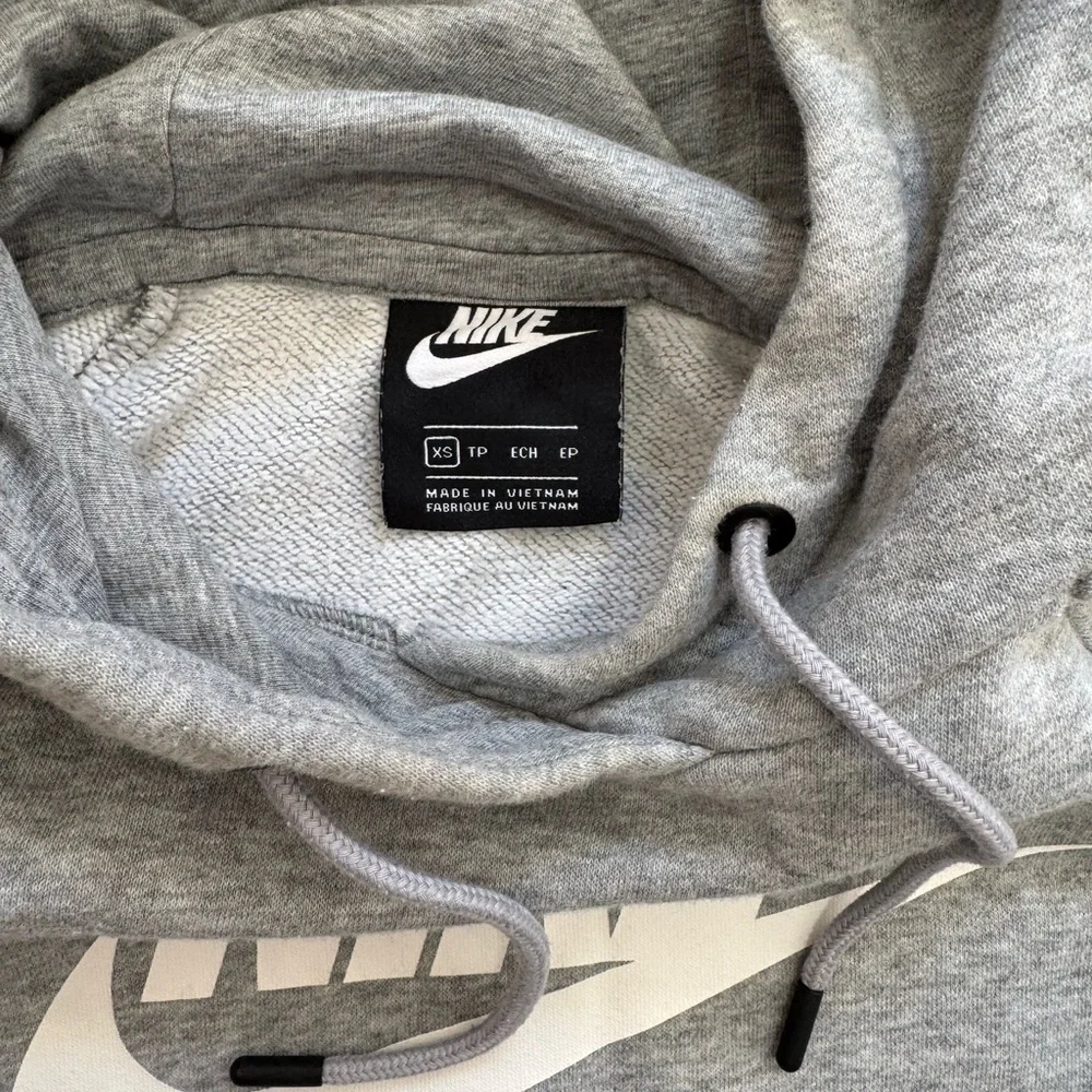 Nike Women's Heather Gray Cropped Hoodie